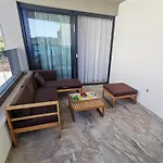 Black Pearl - Luxury Seaside App With Pool & Bbq, Istra *