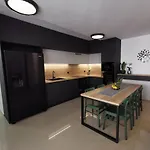 Black Pearl - Luxury Seaside App With Pool & Bbq, Istra Appartamento Banjole
