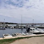 Black Pearl - Luxury Seaside App With Pool & Bbq, Istra *