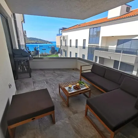 Black Pearl - Luxury Seaside App With Pool & Bbq, Istra Appartamento Banjole