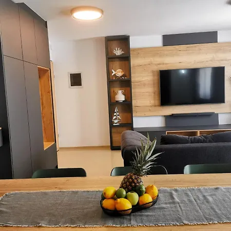 Black Pearl - Luxury Seaside App With Pool & Bbq, Istra Appartamento