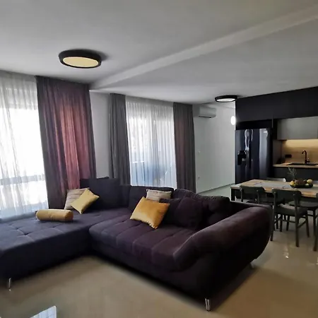 Black Pearl - Luxury Seaside App With Pool & Bbq, Istra Banjole