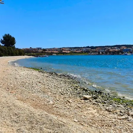 Appartamento Black Pearl - Luxury Seaside App With Pool & Bbq, Istra