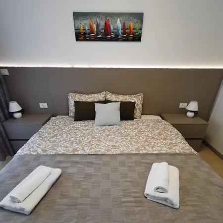 Black Pearl - Luxury Seaside App With Pool & Bbq, Istra Appartamento
