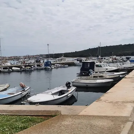 Appartamento Black Pearl - Luxury Seaside App With Pool & Bbq, Istra