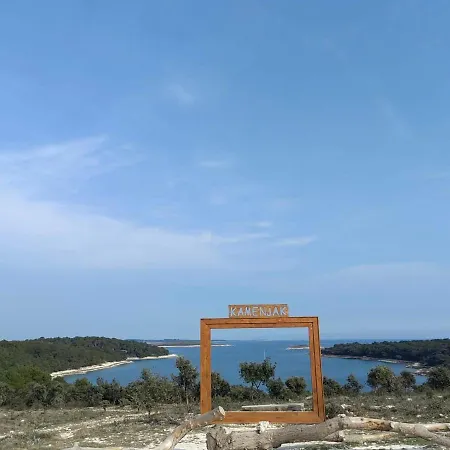 Appartamento Black Pearl - Luxury Seaside App With Pool & Bbq, Istra *