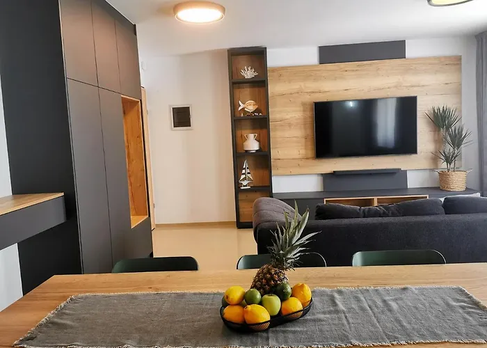 Black Pearl - Luxury Seaside App With Pool & Bbq, Istra Daire