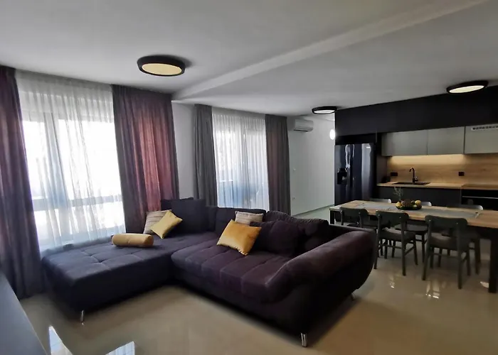 Black Pearl - Luxury Seaside App With Pool & Bbq, Istra Banjole