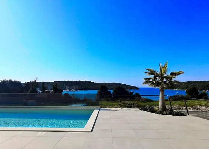 Black Pearl - Luxury Seaside App With Pool & Bbq, Istra * Banjole