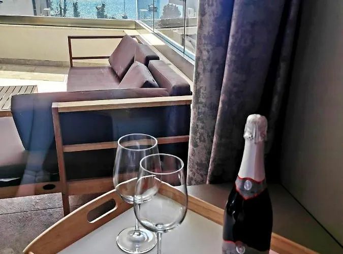Black Pearl - Luxury Seaside App With Pool & Bbq, Istra