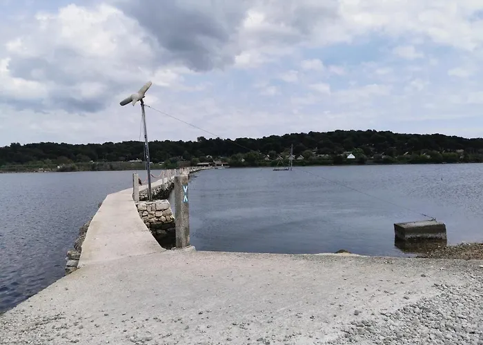 Black Pearl - Luxury Seaside App With Pool & Bbq, Istra Daire