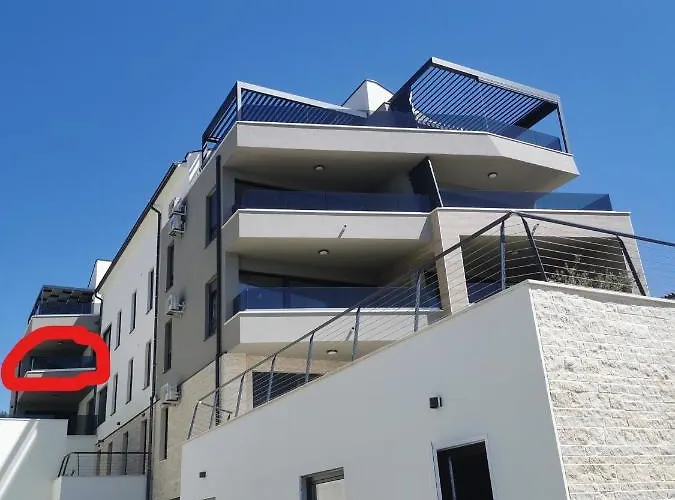 Black Pearl - Luxury Seaside App With Pool & Bbq, Istra Daire