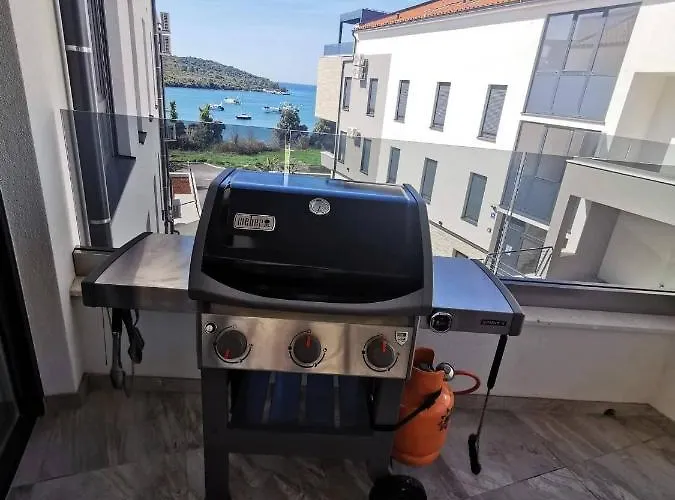 Daire Black Pearl - Luxury Seaside App With Pool & Bbq, Istra Banjole